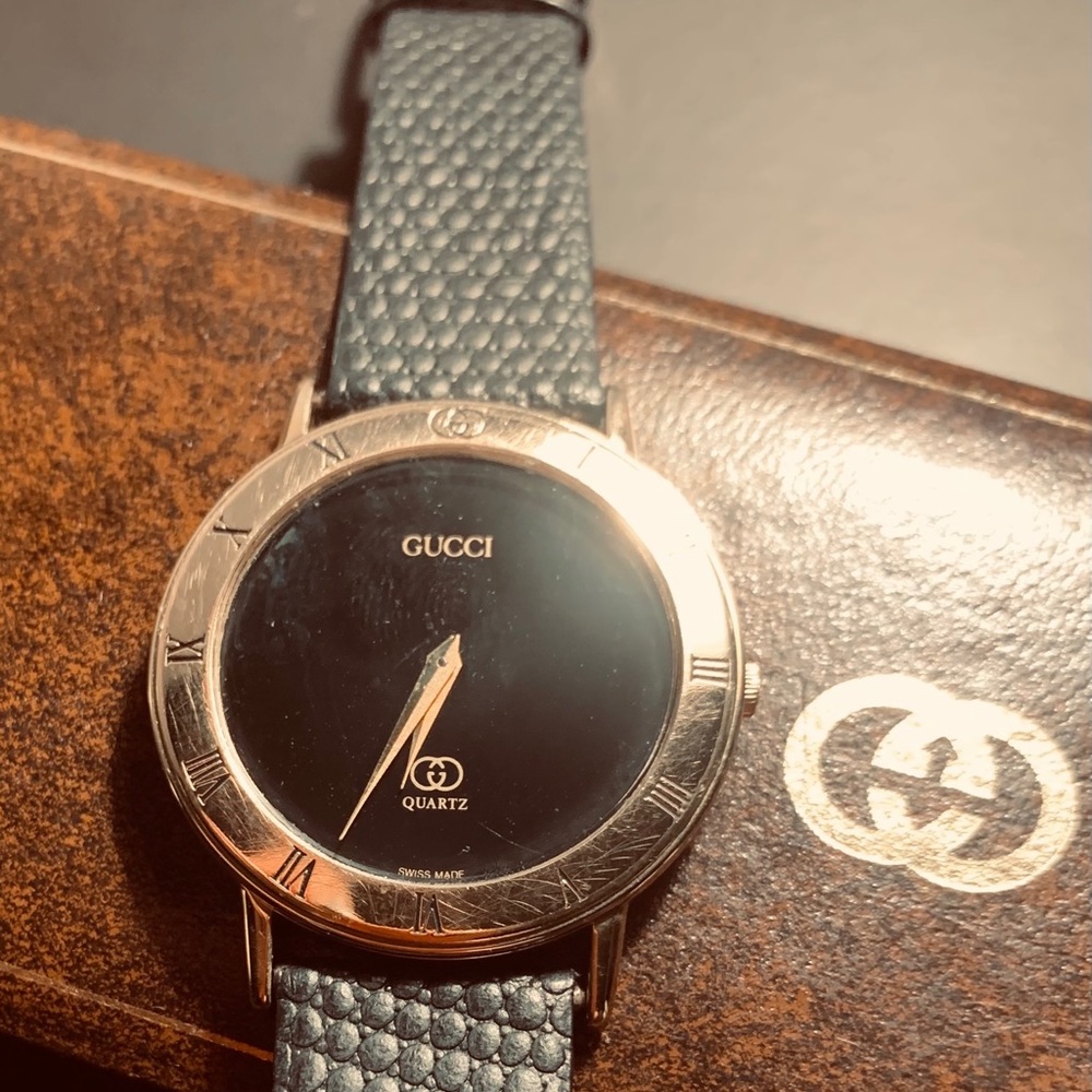 Gucci series 3000 watch. 18K Gold case. - Picture 5 of 12